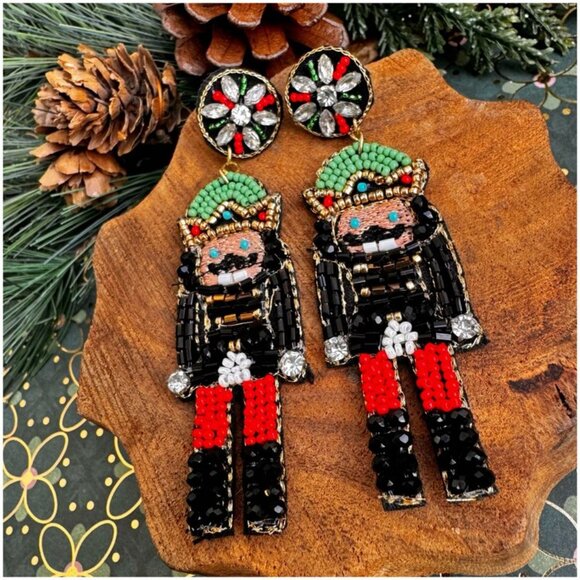 Nutcracker Wooden Soldier Christmas Holiday Seed Beaded Earrings NEW - Picture 1 of 3